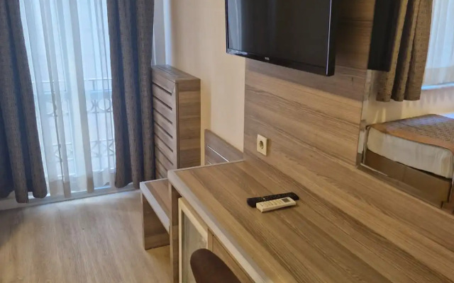 Pera Arya Hotel