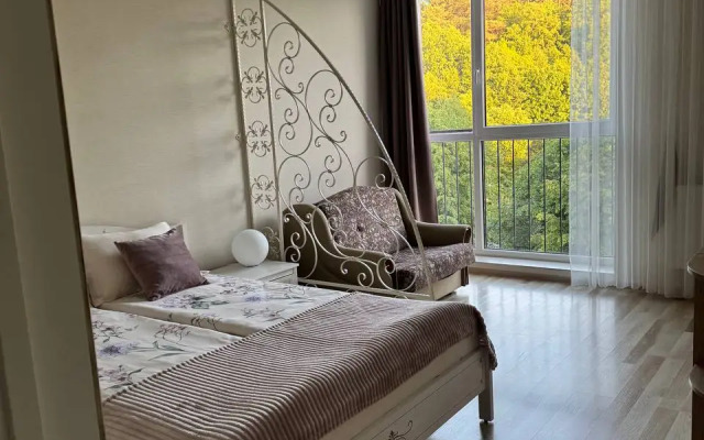 Дайкири — апартаменты с панорамными окнами и видом на озеро Тихое