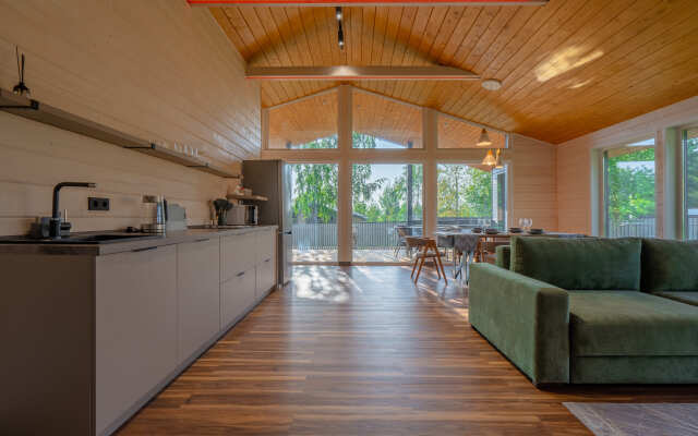 Friends & Family Guest House