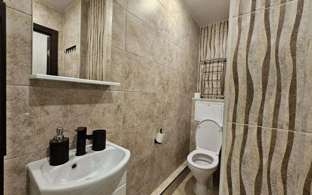 Uluchshennaya Studiya U Metro Parnas Flat