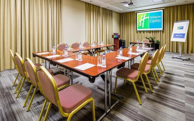 Holiday Inn Express Dubai Jumeirah an IHG Hotel (Travel Agency)