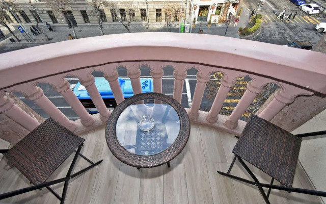 2-K, Ulitsa Amiryana, Am713 Flat