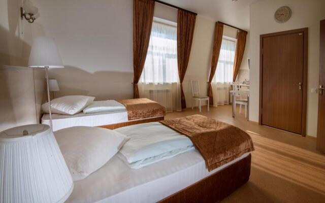 Atom Hotel