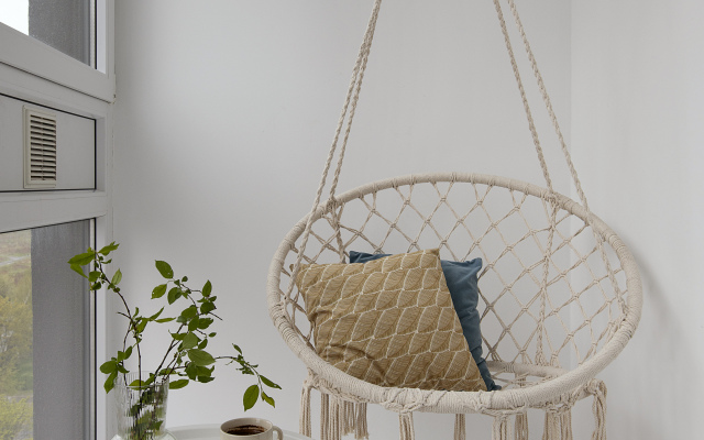 Апартаменты улучшенные в новом доме с качелей