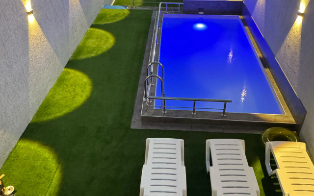 Гостевой дом Дом с бассейном на берегу