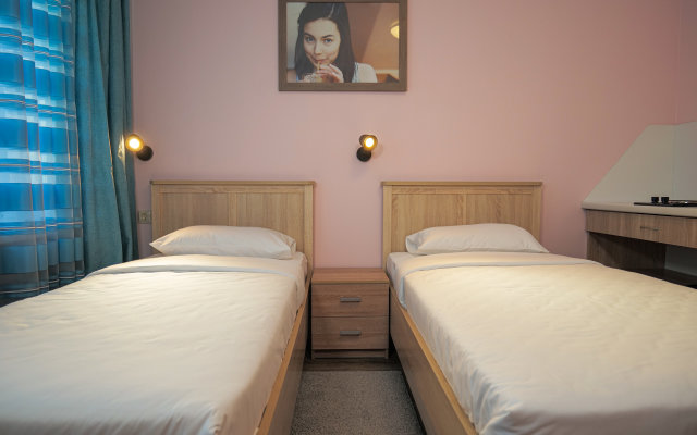 Elhostel Hostel