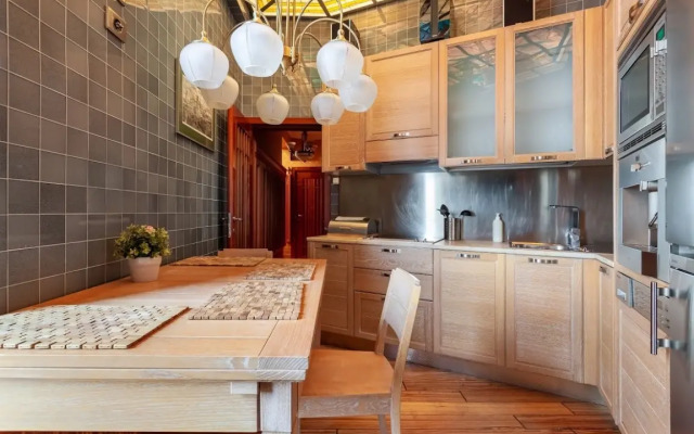 Apartamenty  Roskoshnye s Balkonom i Vidom na Kreml'