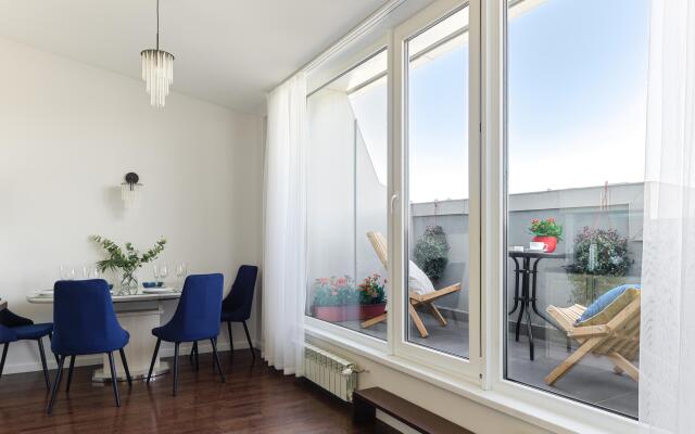 Апартаменты Minin Apartments Мансарда с двумя балконами на Невском 80 кв.м.