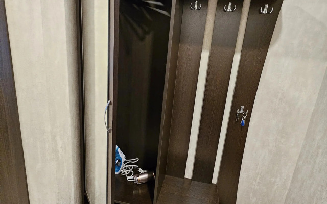 Uluchshennaya Studiya U Metro Parnas Flat
