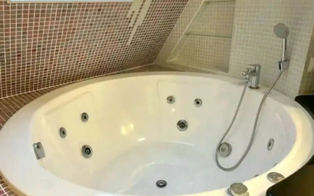 Eksklyuzivnaya studiya dlya romanticheskogo vremyaprovozhdeniya Flat