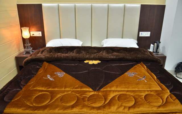 Popular Hotel