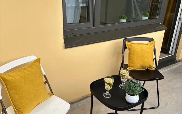 Апартаменты в центре Колпино с видом на парк большая парковка во дворе