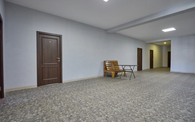 Laura Hotel