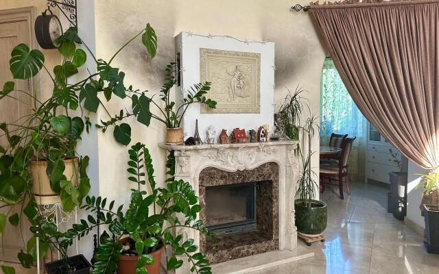 Verhnie Pechory Guest House