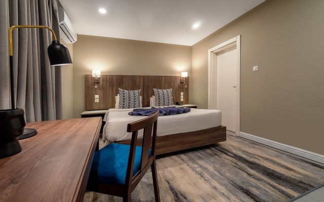 Central Hotel- Ridge