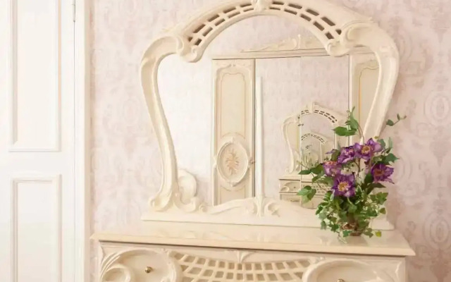 Апартаменты Улучшенные Классические Трехкомнатные: Изба/Кудринская Высотка