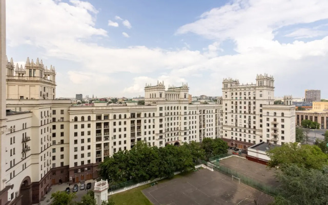 Apartments Uluchshennye S Dvumya Spalnyami I Balkonom