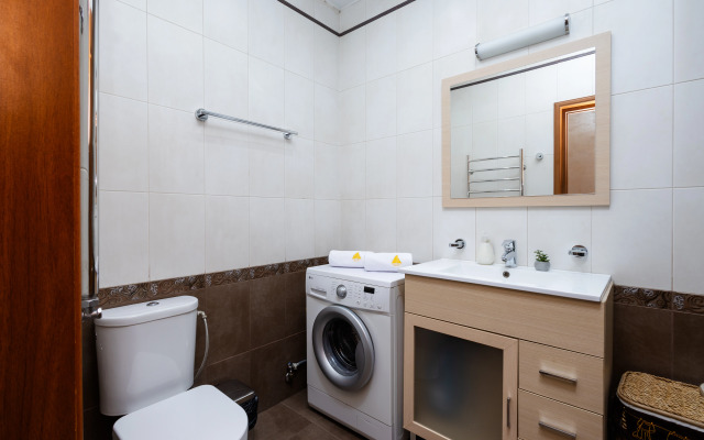 2-K v Novostroyke, Ulitsa Arama, Di482 Flat