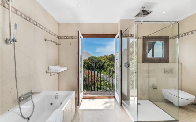 All About Villa Puente Romano