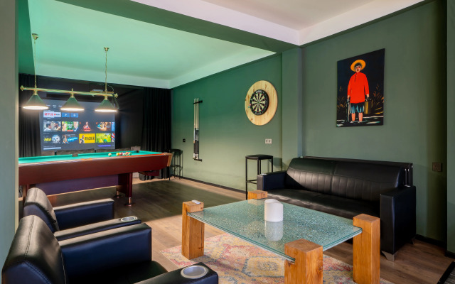 Chetyrehkomnatniye Niabi S Bilyyardom I Kinoteatrom Apartments