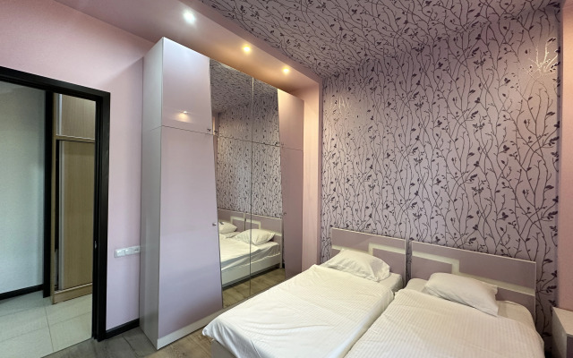 3-komn. ryadom s restoranom DIMOND, DI8210 Flat