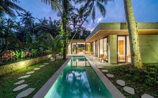 Novaya Stilnaya, Ogromny Basseyn, Ubud, X10 Villa