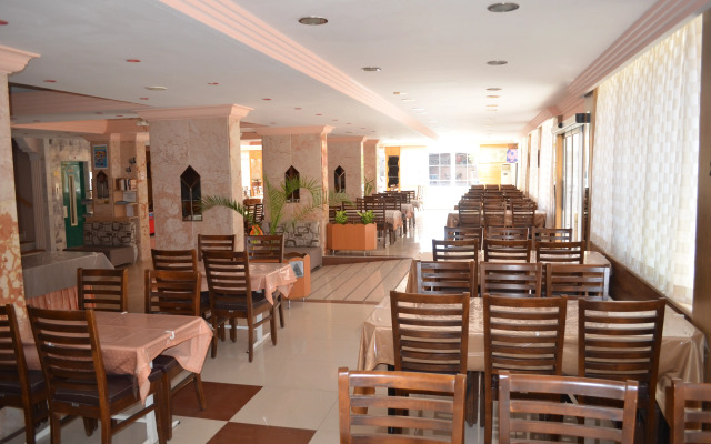 Megas Hotel