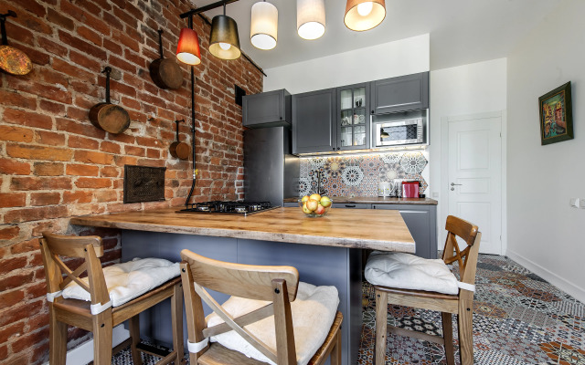 Апартаменты Яркий Лофт с видом на крыши