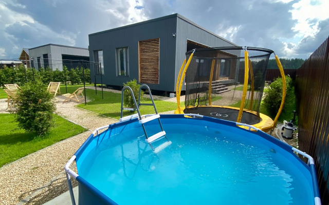 Частный дом дизайнерский великолепной уличной территорией