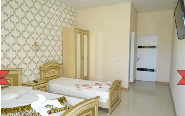 Robert I Oksana Guest house