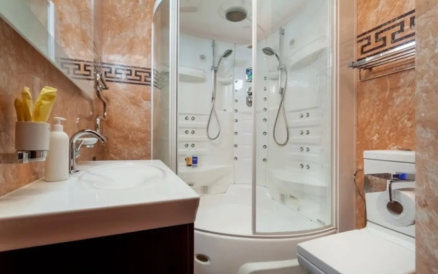 Apartments Roskoshnye S Dzhakuzi I Vidom Na Reku