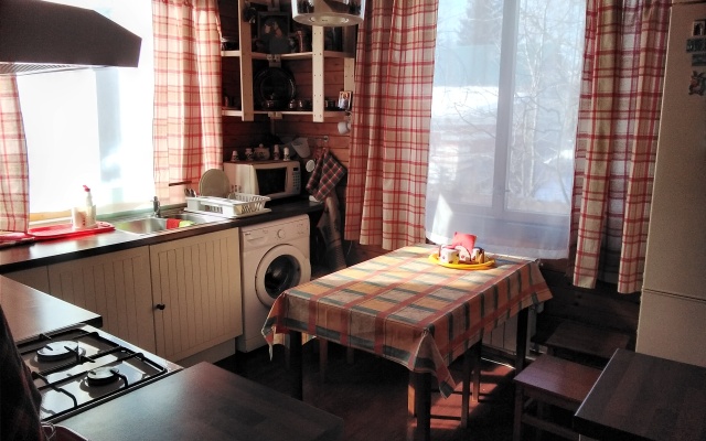 Dom na Tsvetochnoy