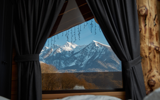 Kedr 760, 5 spalen, 12 gostej s Bassejnom i Banej Chalet