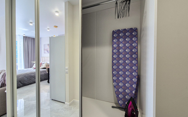 Svetlaya studiya s balkonom na 9 etazhe Flat