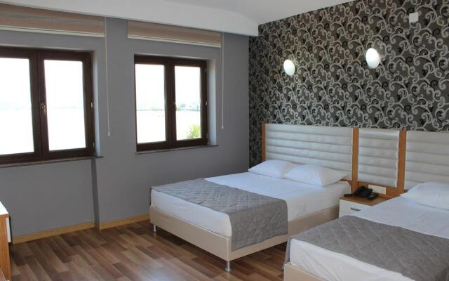 MONI Hotel