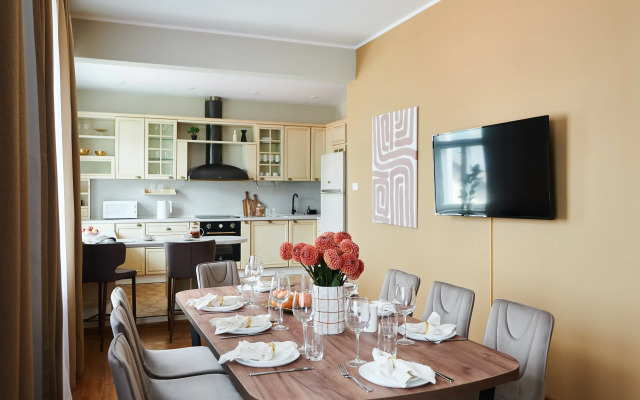 Квартира GM Apartments Двухуровневая с мансардой у Патриарших Прудов