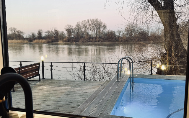 Частный дом у реки Рахат