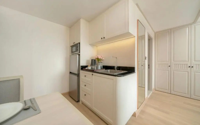 Отель Centre Point Hotel Sukhumvit 10