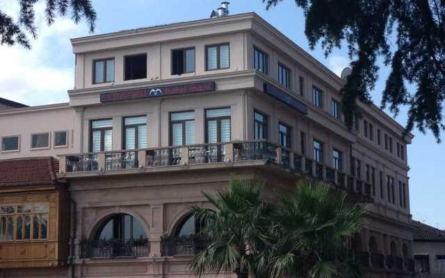 MONI Hotel