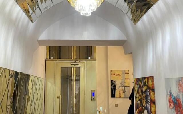 Mirror Baku Hotel