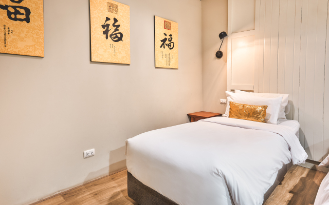 Prince Theatre Heritage Stay Hostel - Silom