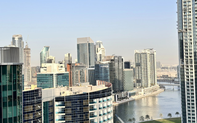 Апартаменты Vserve Modern Oasis: Canal & Burj Views