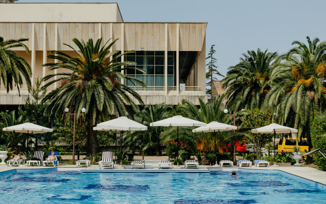 Amza Park Hotel
