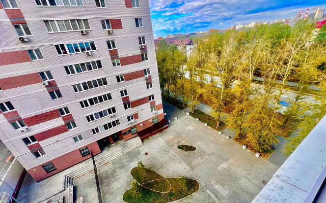 Квартира Светлая, чистая студия Вояж на Геологоразведчиков 44А