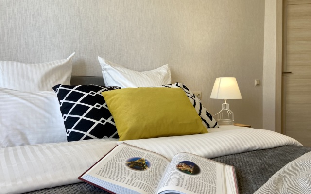 Na Naberezhnoy Ablukova 18 Flat