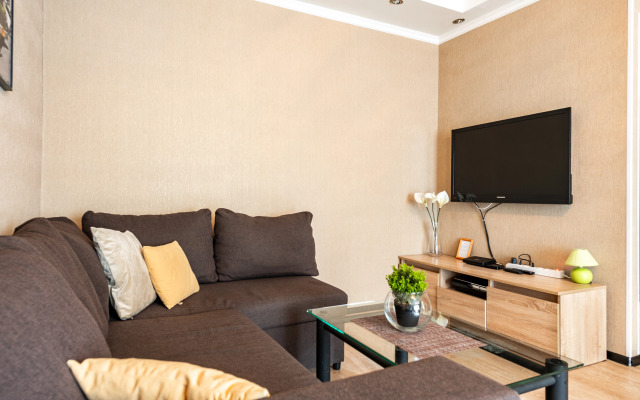 Prostornaya dvukhkomnatnaya Natali u parka Zyuzino Flat