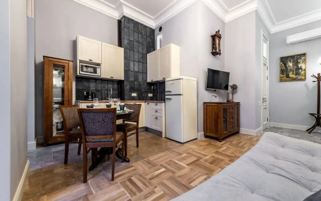 Квартира Старинная с видом на Невский