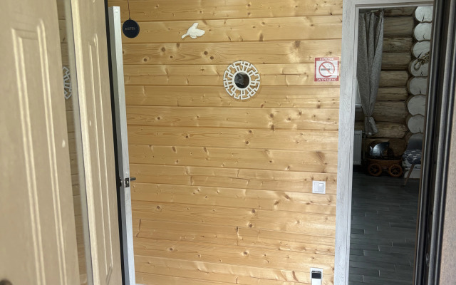 Частный дом из бревна с баней