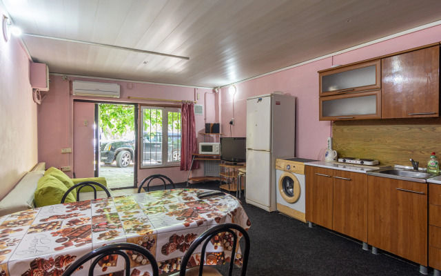 Na Leselidze 10b Guest House