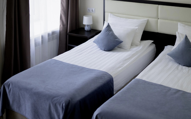 Отель Суворов